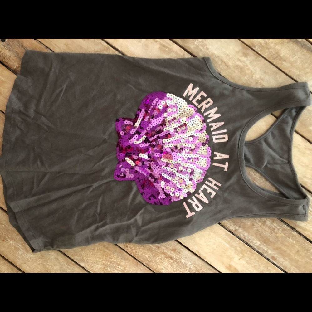 This is a cute little top